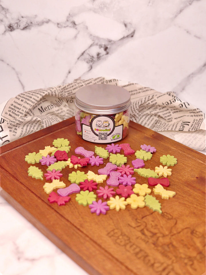 Colourful goat’s milk flakes